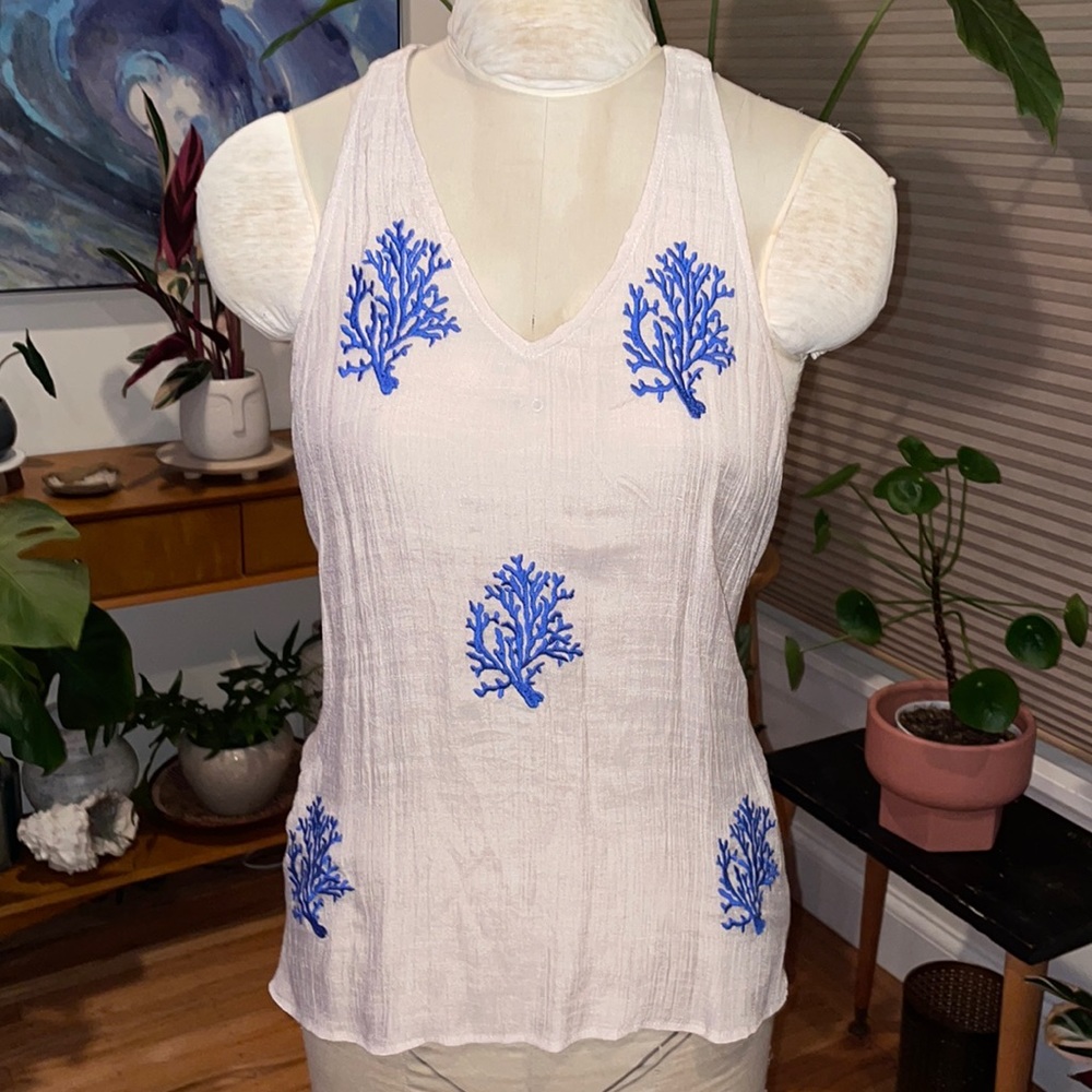 Boutique Tank w Coral embroidery - L